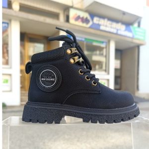 bota de criança com fecho e atacadores cor preta