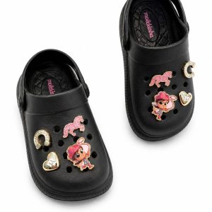 Babuche Infantil Feminino Preto com Pins de Ferradura e Cavalo